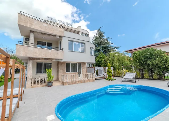 Sea Twins Luxury - 150 M From The Апарт-отель 4*