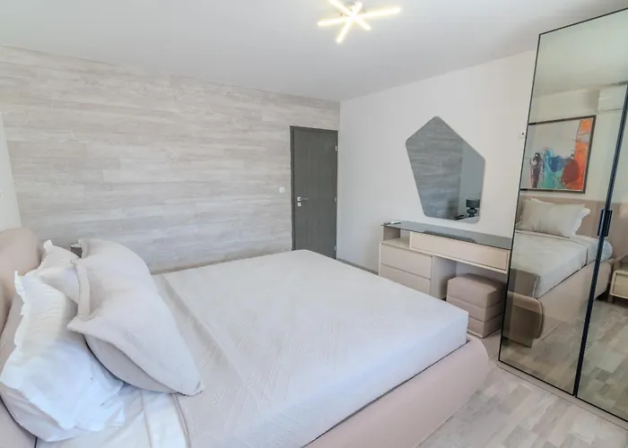 Апарт-отель Sea Twins Luxury - 150 M From The