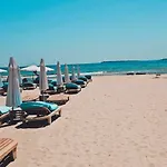 Appart hôtel Sea Twins Luxury - 150 M From The Slantchev Briag