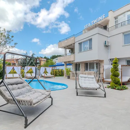 Sea Twins Luxury - 150 M From The アパートホテル 4*