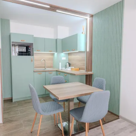 アパートホテル Sea Twins Luxury - 150 M From The サニービーチ