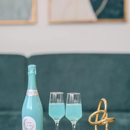 Sea Twins Luxury - 150 M From The アパートホテル 4*