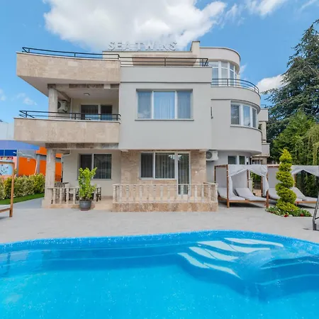 アパートホテル Sea Twins Luxury - 150 M From The サニービーチ