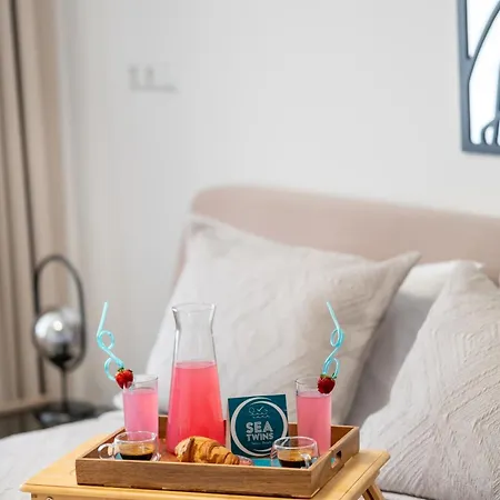 Sea Twins Luxury - 150 M From The アパートホテル 4*